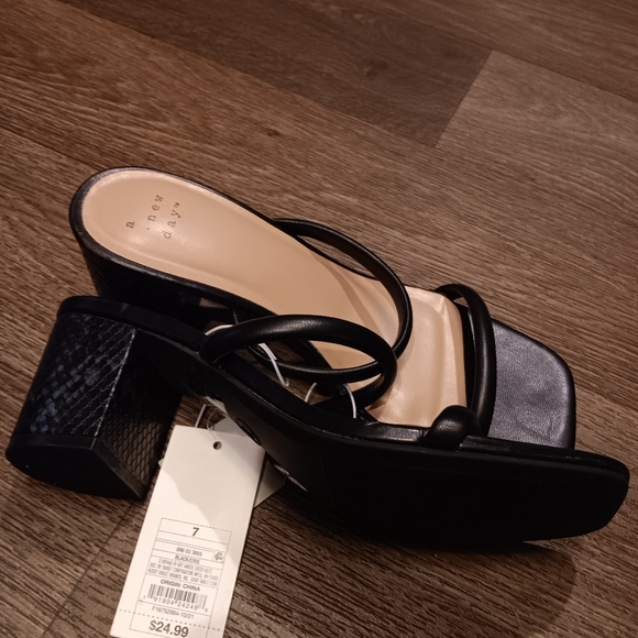 A New Day Black Strappy Block Heels - Picture 2 of 6